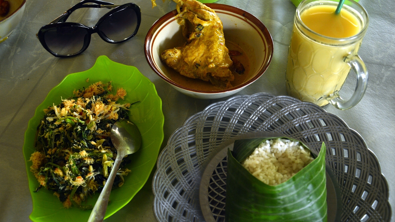 Warung Lesehan Pak Banjir Ponorogo, Spesialis Ayam Lodho & Sego Berkat
