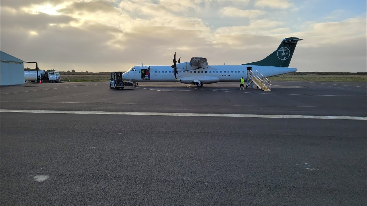 Landing Chatham Islands - Tuuta CHT, ATR 72-500