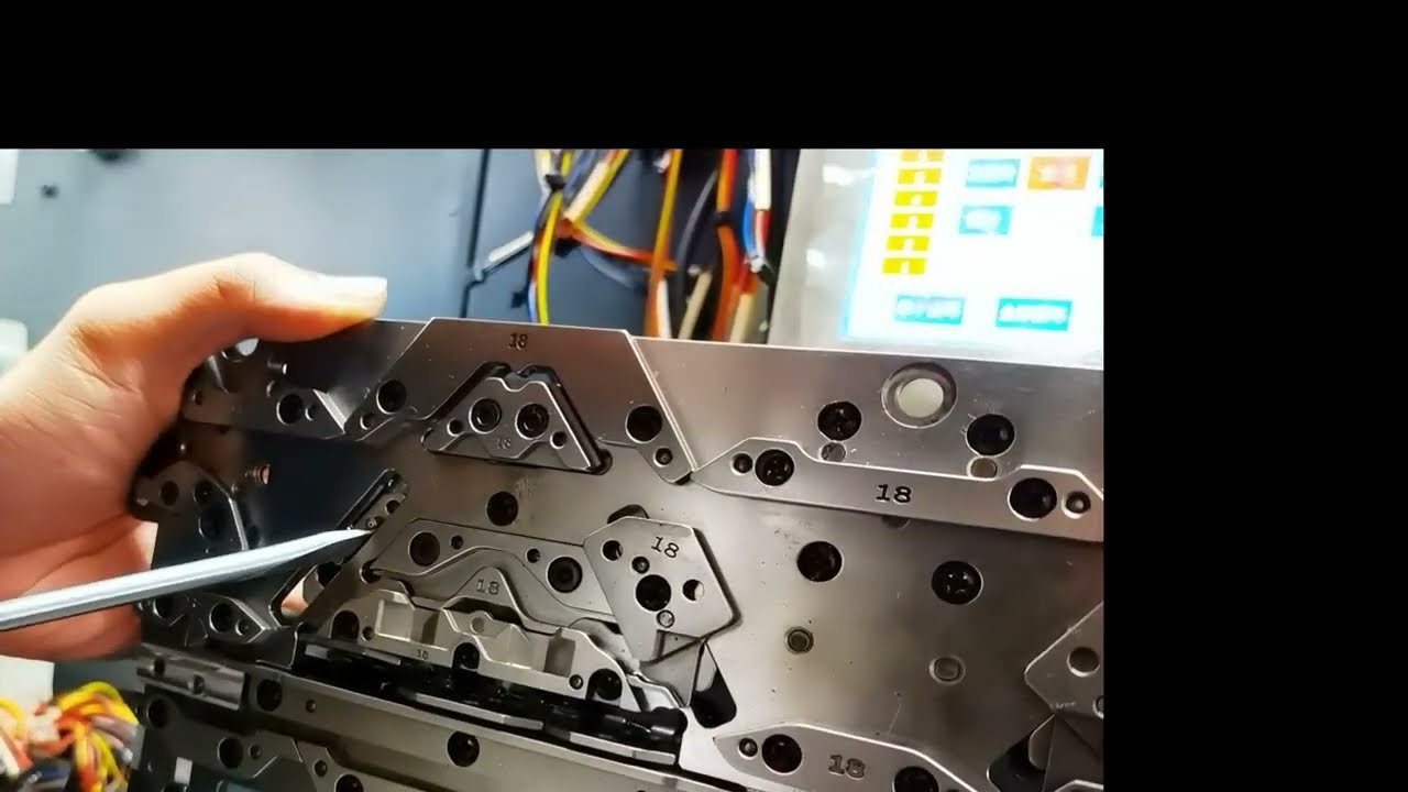 change stitch cam handle. flat knitting machine maintenance