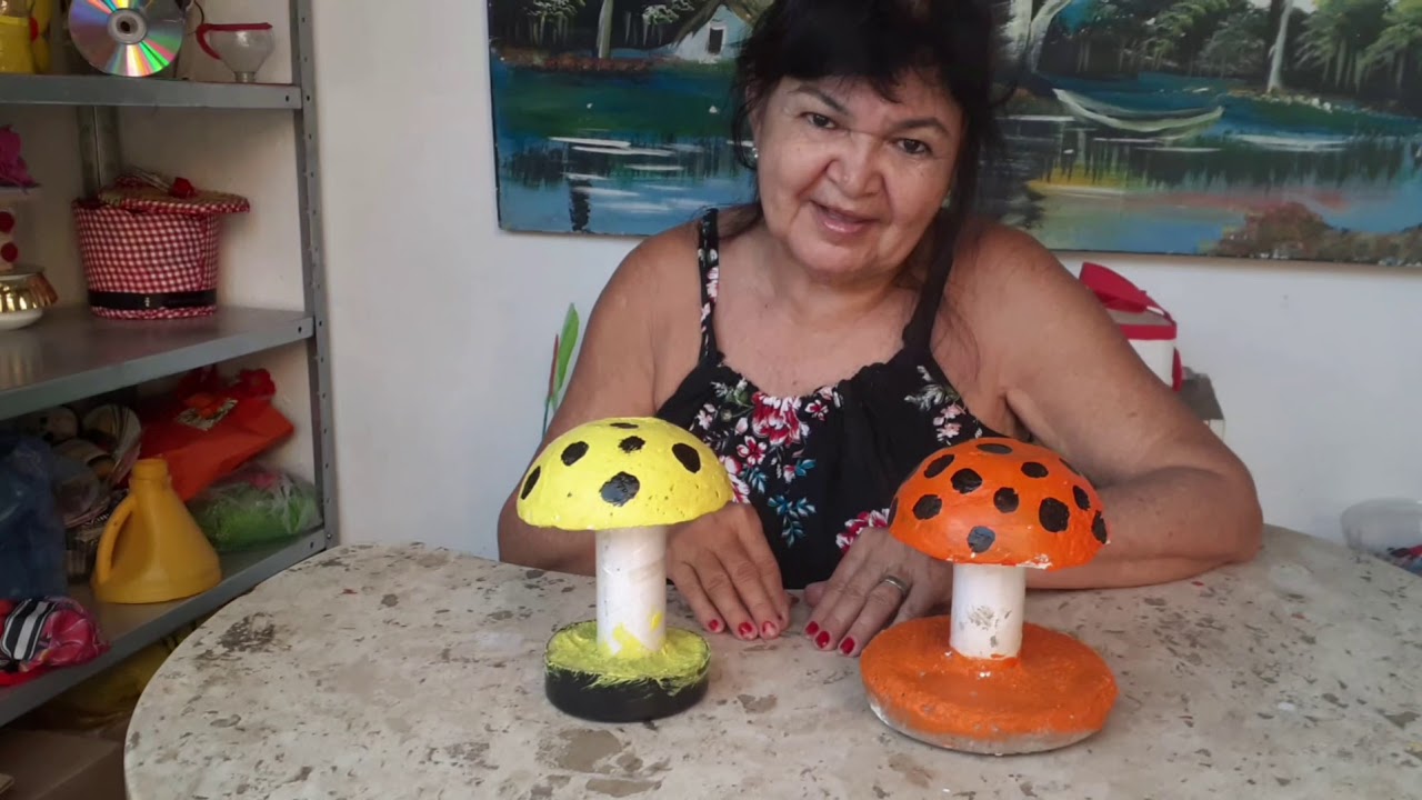 Cogumelos feitos de cimento e gesso