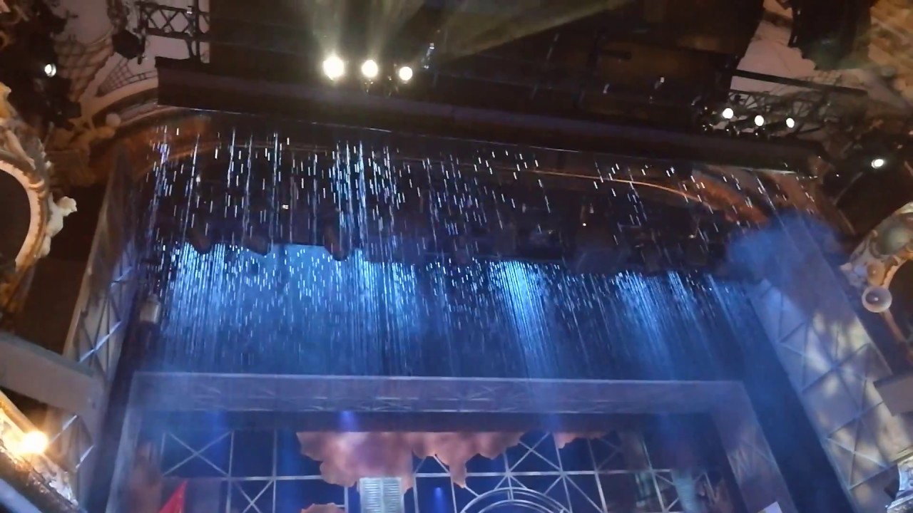Incredible theatre special effect - rain