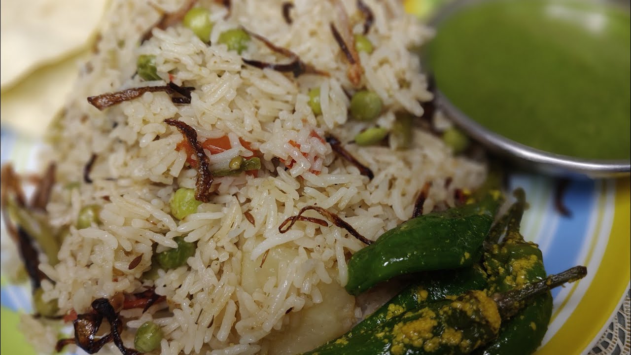 Biryani jese zayk vala veg mater pulav in pressure cooker # winter special green mater pulav 
