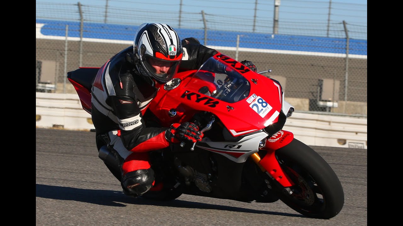 2015 YAMAHA R1 vs AMA SUPERBIKE 160MPH BATTLE *HD*