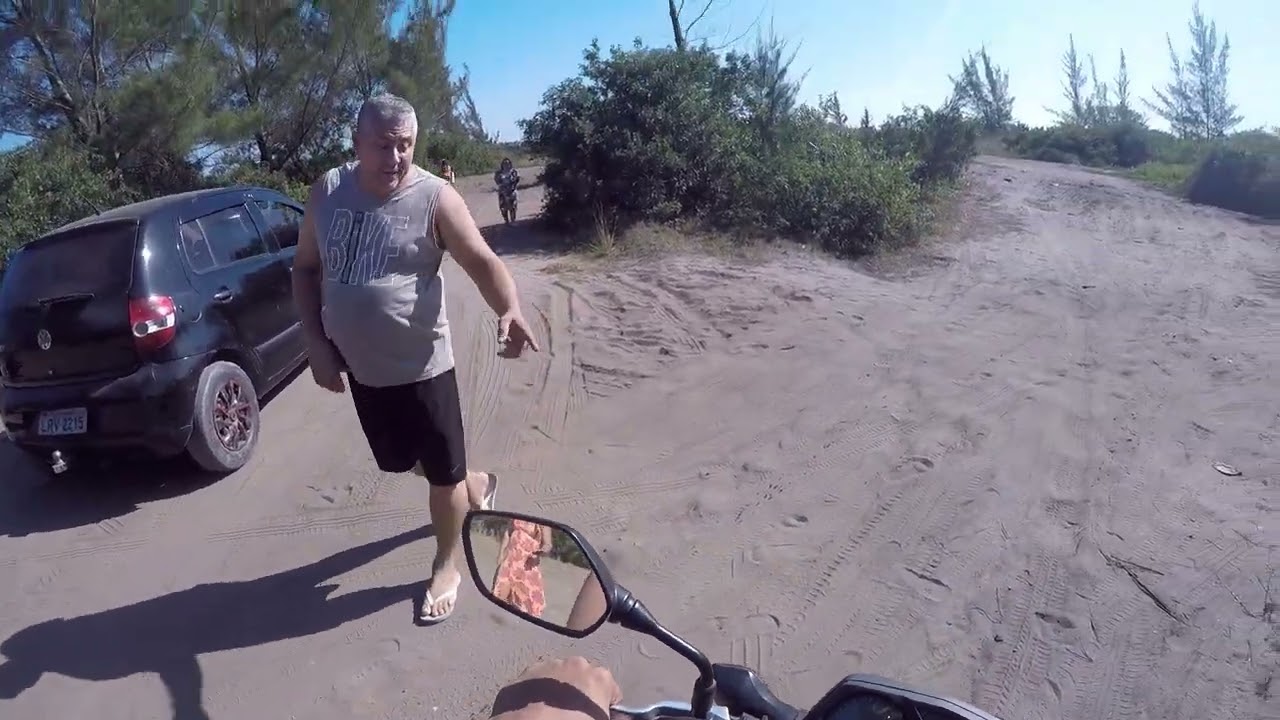 Arubinha: Arraial do Cabo - Atolei a moto na areia! Como chegar na Ponta do Alcaíra?