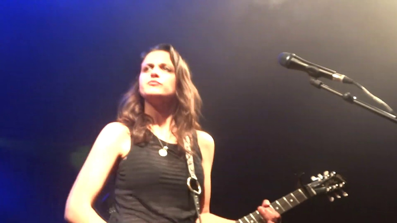 LAURA COX - Fortunate Son // As I am...@ PARIS - Le Trabendo - 04 Déc. 2019