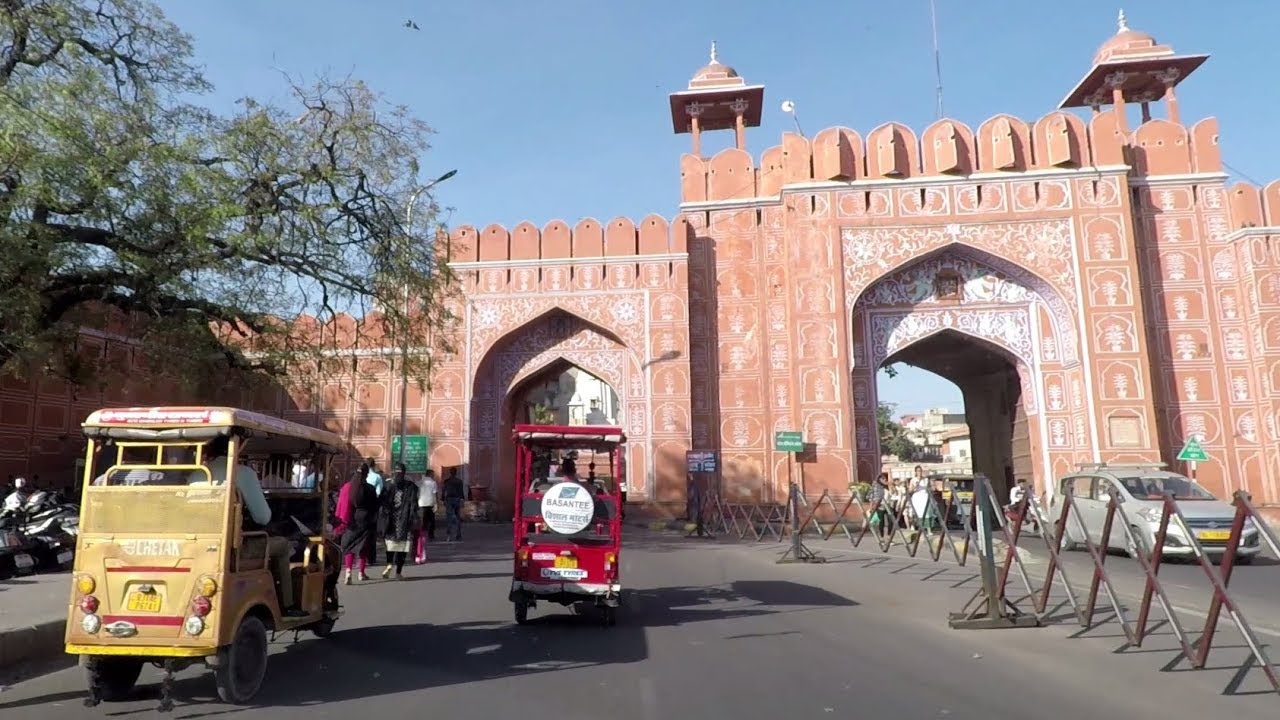 Driving in Jaipur (Pink City) - Rajasthan, India