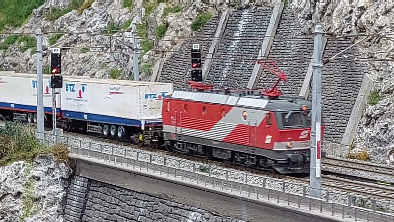 Roadrailer unterwegs in Richtung Innsbruck auf der Brennerbahn 1:87 - Ferroviario  Railway