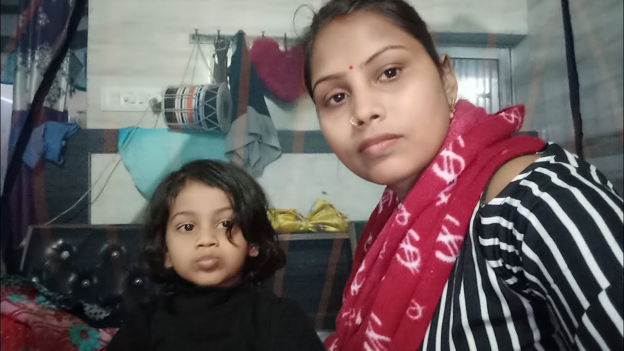 आज शनिवार के चुन्नू को छुट्टी रहती है तो आज हम लोग छुट्टी मना रहे हैं ना खाना बनाया ना कुछ बस आराम