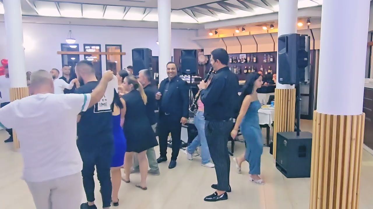 Motra nxjer vëllan në valle bashkë me nipër dhe mbesa.LIVE 2025 ERVIS RAPAJ MIKEL RAPAJ ARIAN ÇUNAI.