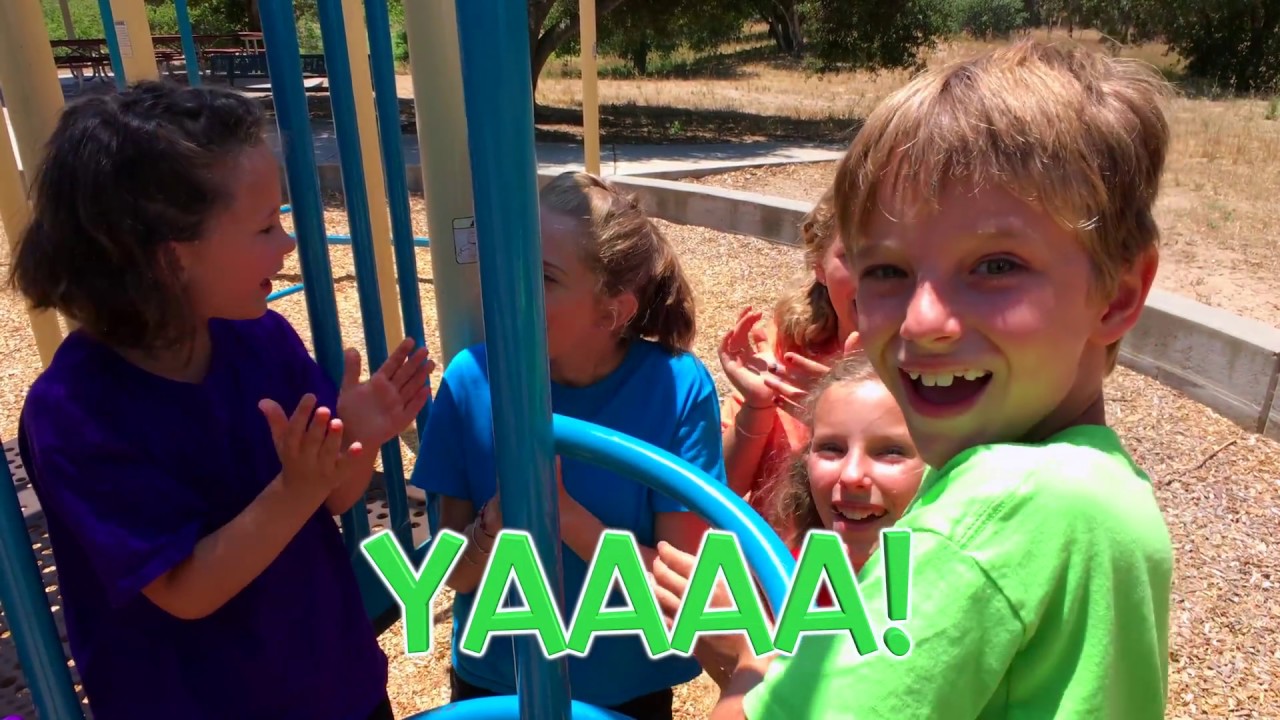 Learn English Words! Playground Opposites with Sign Post Kids! In!