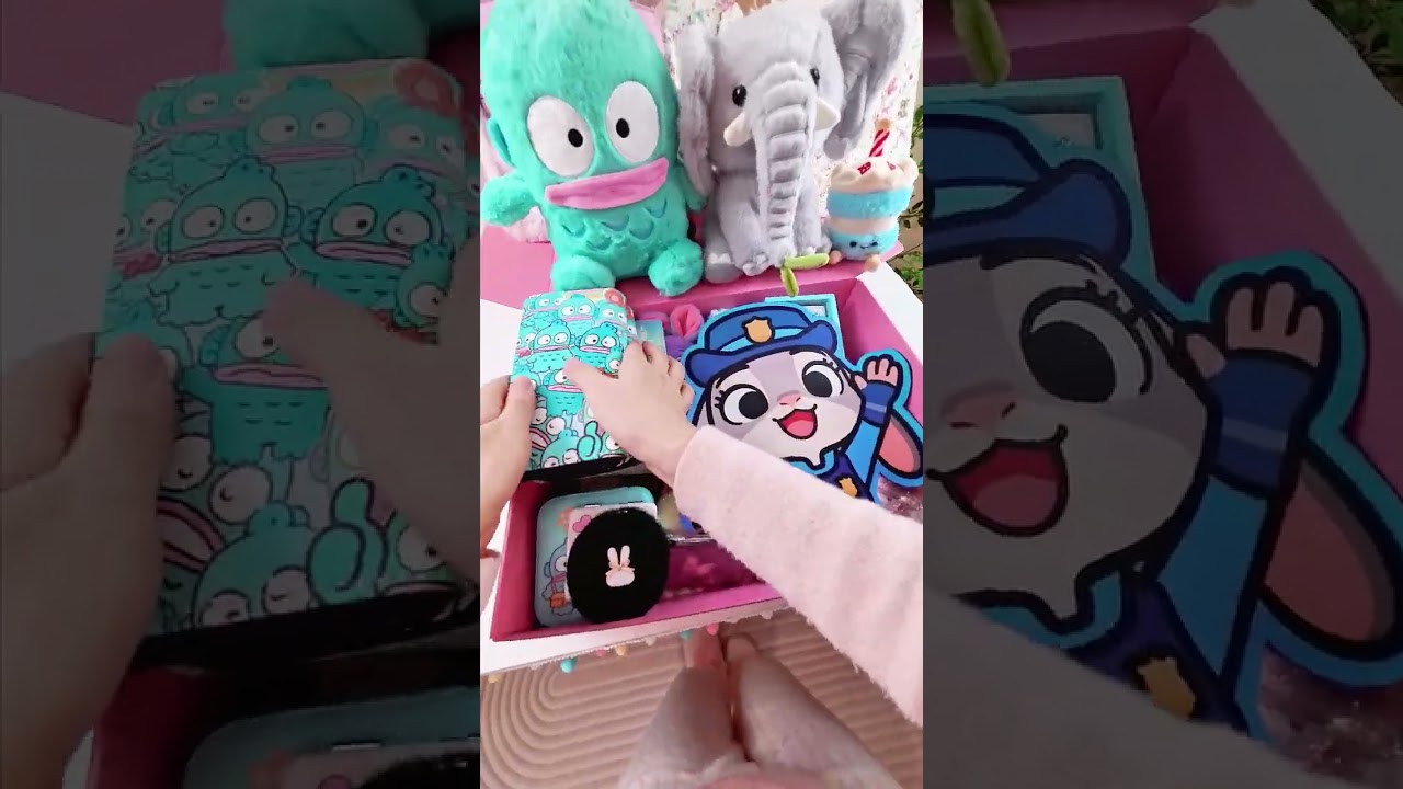 Hi Capri! 👋 Packing 8 SCOOPS: Disney x Sanrio Crossover! (Dream Haul) 🏰🐟