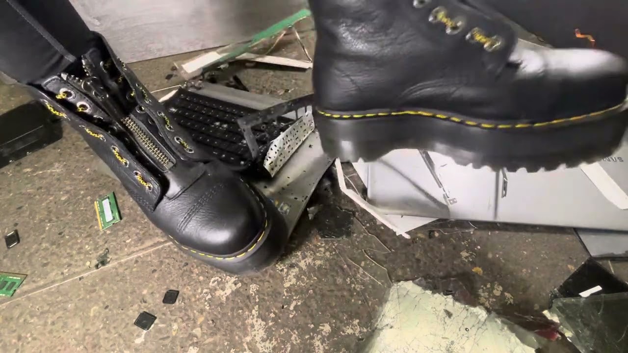 Dr martens crush laptop 