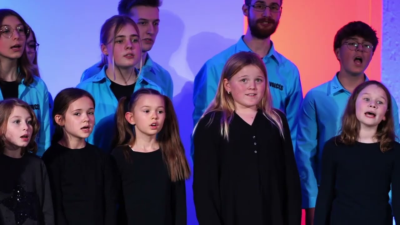 Kinder- und Jugendchor VOICES singen 