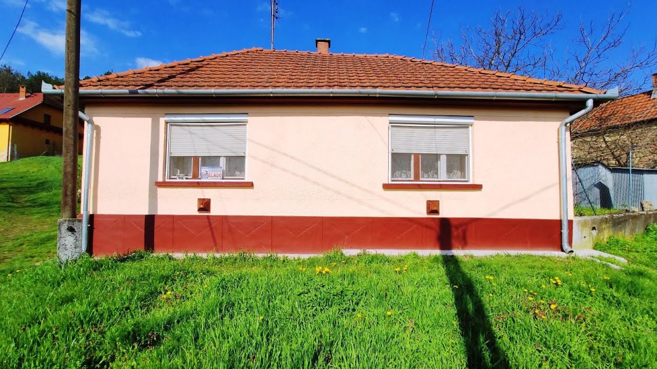 Egertől 12 km-re, Bogácson, a Bükk lábánál 2 szobás jó állapotú családi ház eladó.