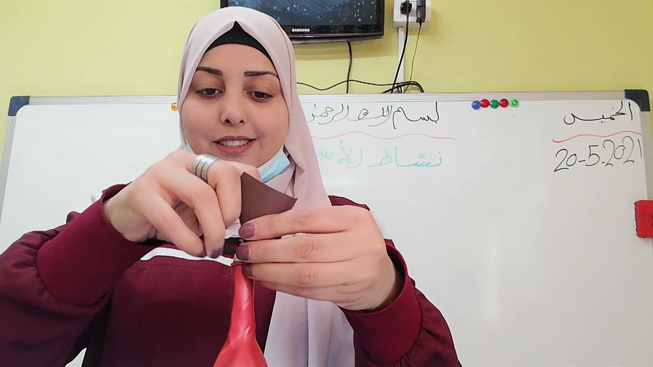 نشاط الاسبوع ( عمل لعبة من البالون)