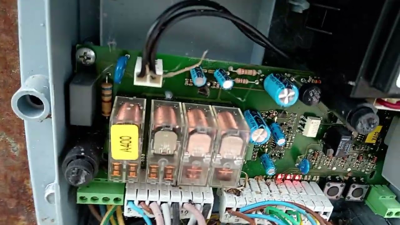 Cancello automatico che non si apre problema fotocellule rumorose e cambio dei fusibili