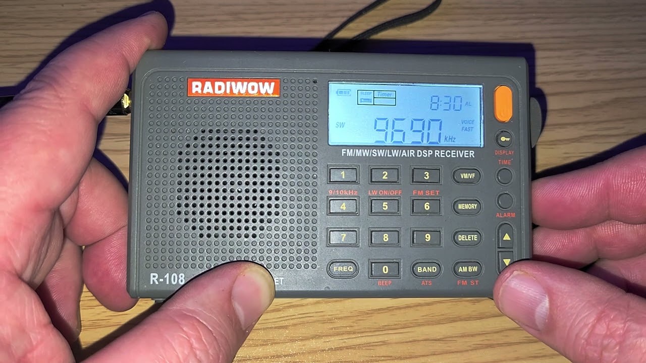 Revisiting Radiwow / Sihuadon R-108 portable receiver tuning the 31 meter band shortwave