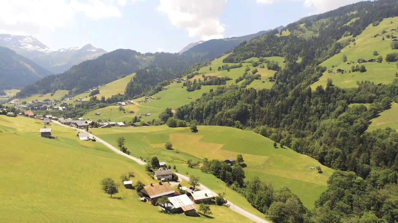 A vendre, chalet d'alpage dans village station authentique en Savoie