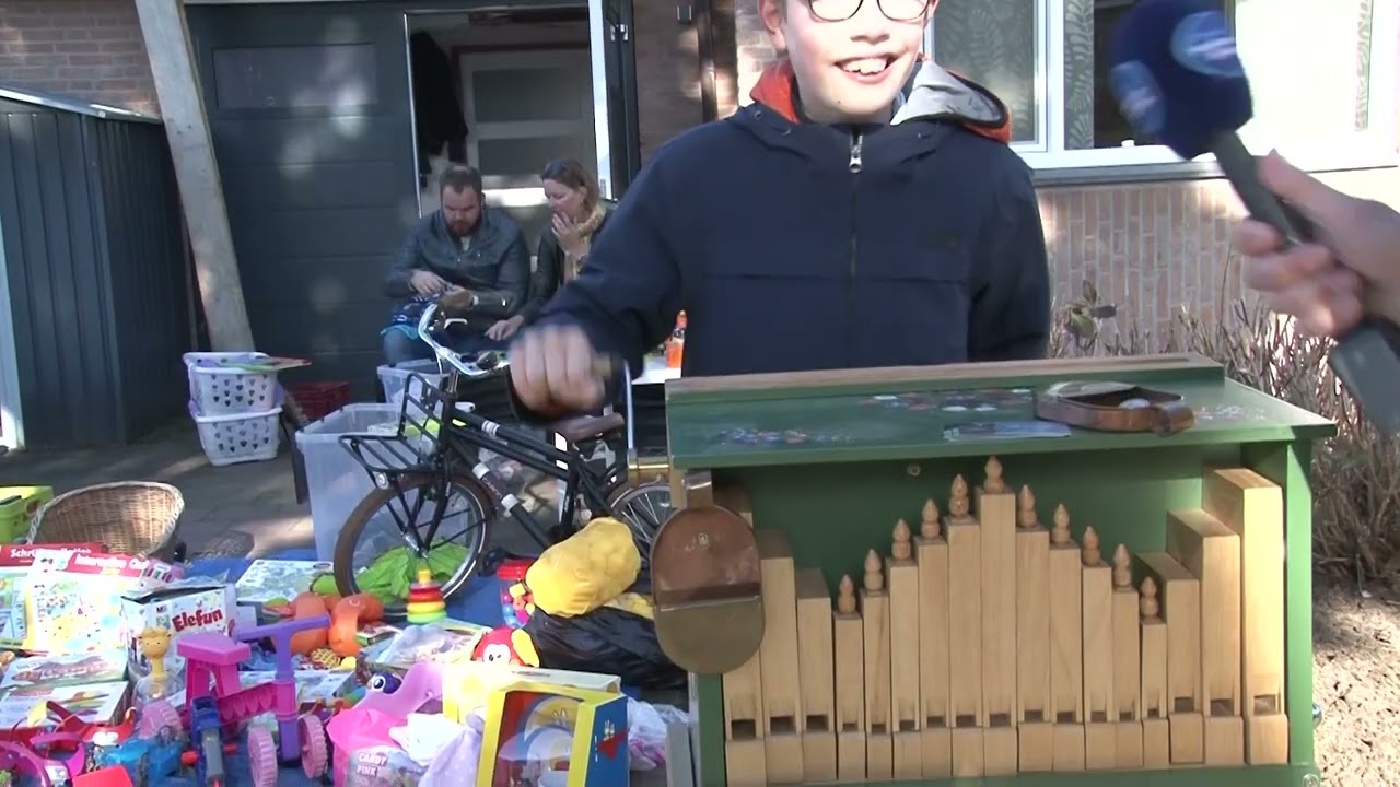 Gezinnen verkopen tweedehands producten op Kleedjesmarkt