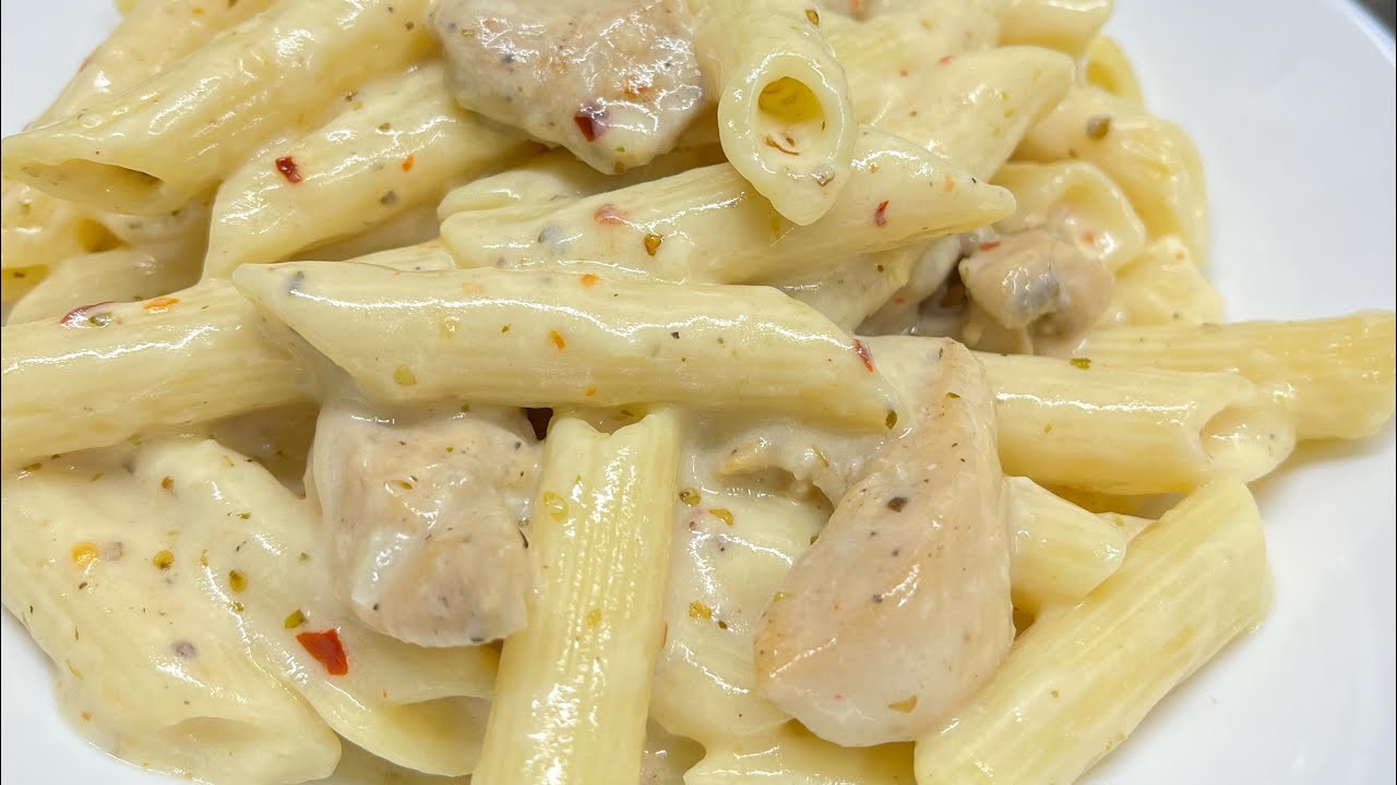 White Sauce Chicken Pasta | Creamy and Cheese Sauce Pasta | Lavish Food Corner