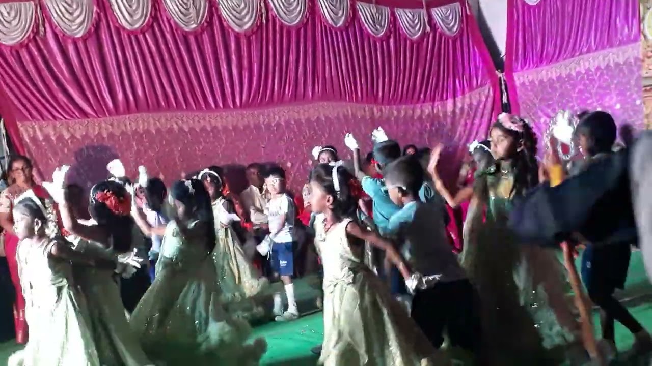 ಮಧುರಿಗಿ ತಾ  ಐ. ಡಿ. ಹಳ್ಳಿ ಸರ್ಕಾರಿ ಶಾಲೆ ವಾರ್ಷಿಕೋತ್ಸವದ ಮಕ್ಕಳು ಡಾನ್ಸ್ 