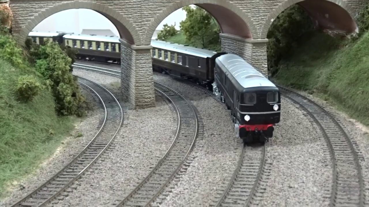 HM125: Kernow Model Rail Centre Bulleid 1-Co-Co-1 diesel for 'OO'