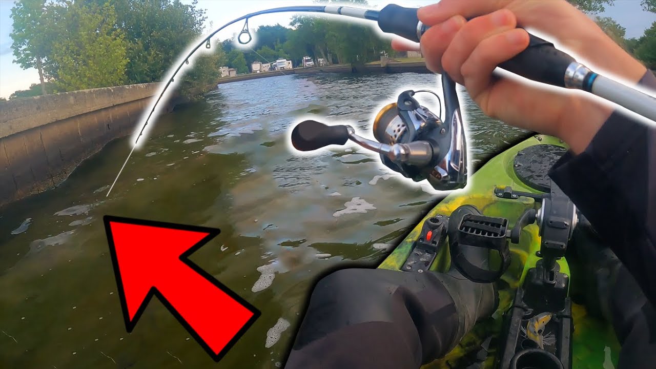 Je p&ecirc;che Accidentellement un Poisson Record IMPROBABLE ! (P&ecirc;che de Lac en Float-Tube)