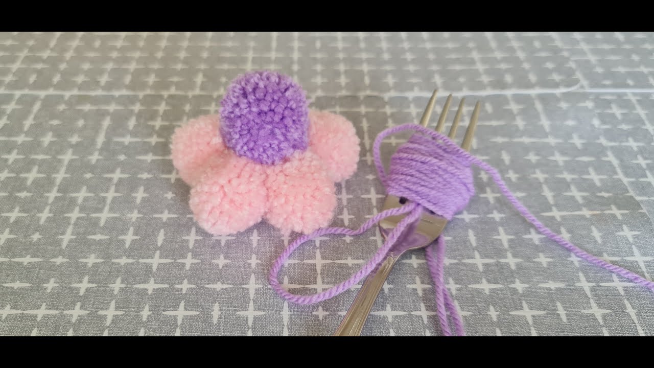 DIY Making Pom Pom Flower Ideas/Pom Pom Blomma av Garn och Gaffel/DIY Garn flower Ideas.