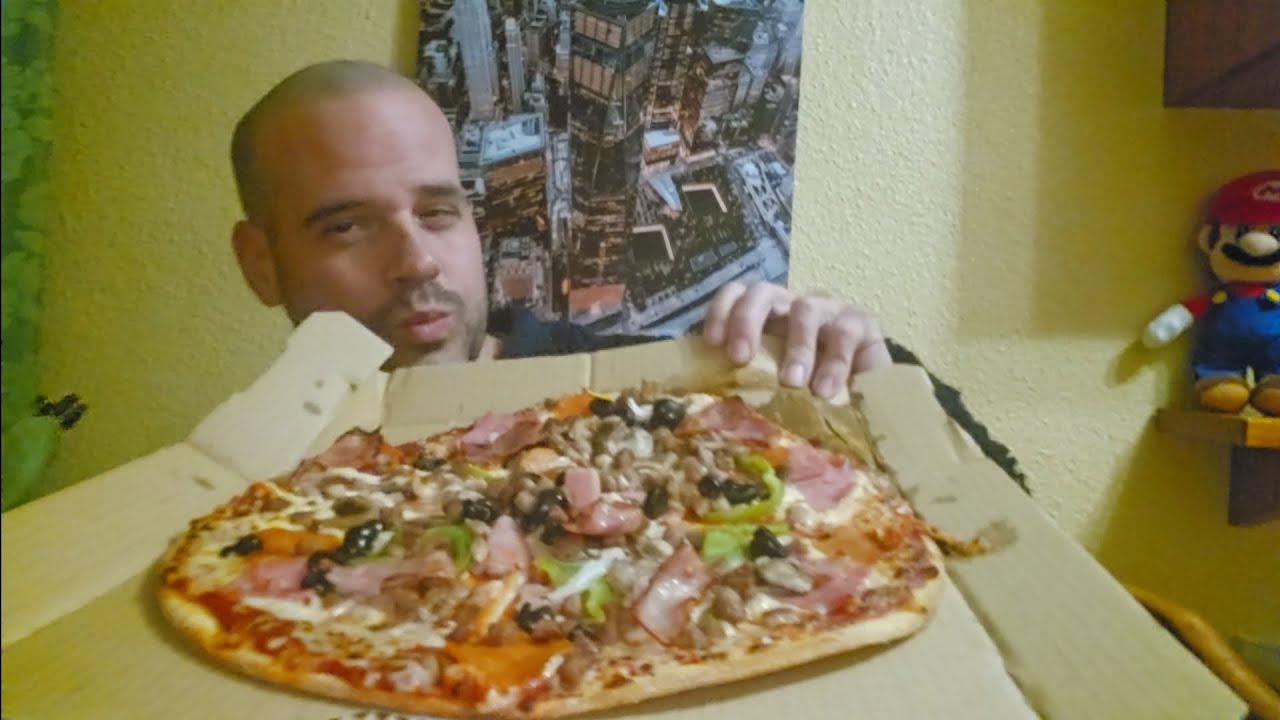 Asmr comiendo pizza de peperoni y bacon de dominos,masa muy crunchy🍕
