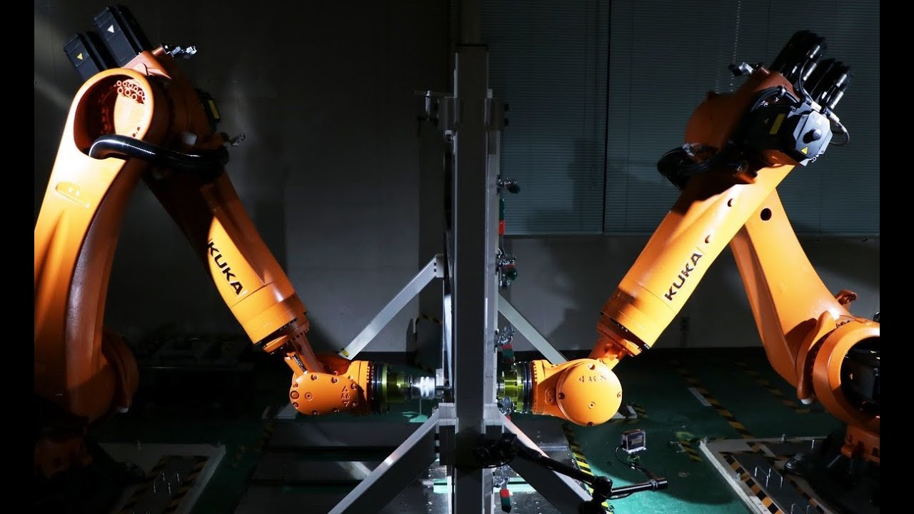 Nissan Factory - Robots Making Parts with Dual Sided Die-less Forming