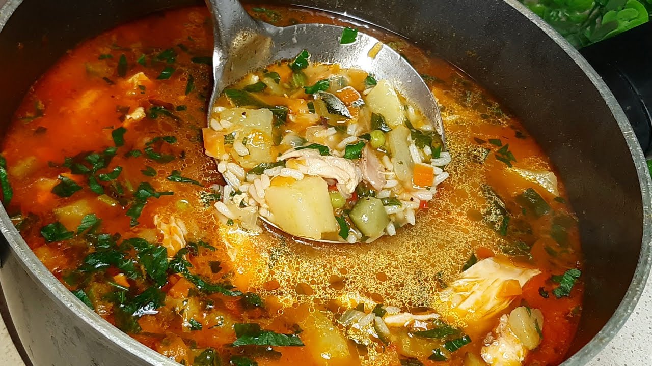 Zuppa di pollo con il riso/Ciorba de pui cu orez/Chicken soup with rice/Soupe de poulet au riz