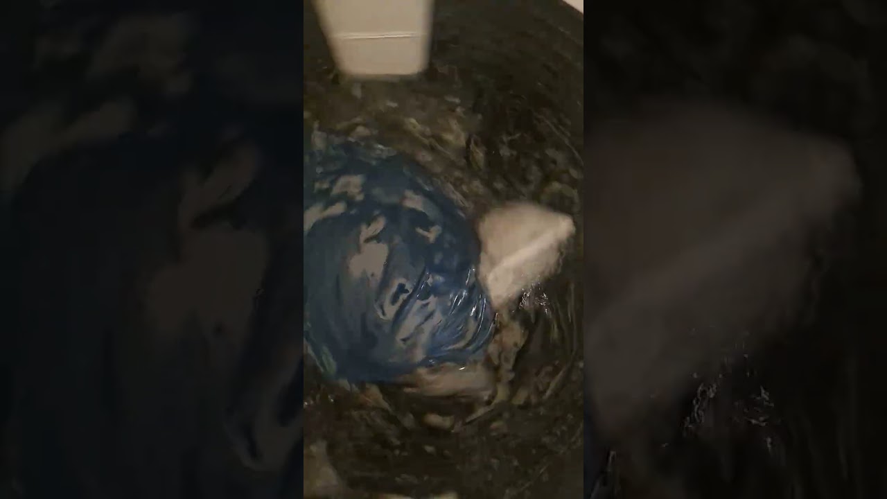 TOSHIBA AW-T08DU2000QTA 19KG洗衣機真的是廢了，啟動GREATWAVES只有這種效果，最上面的衣服翻了好幾分鐘還在最上面，我用過最爛的洗衣機
