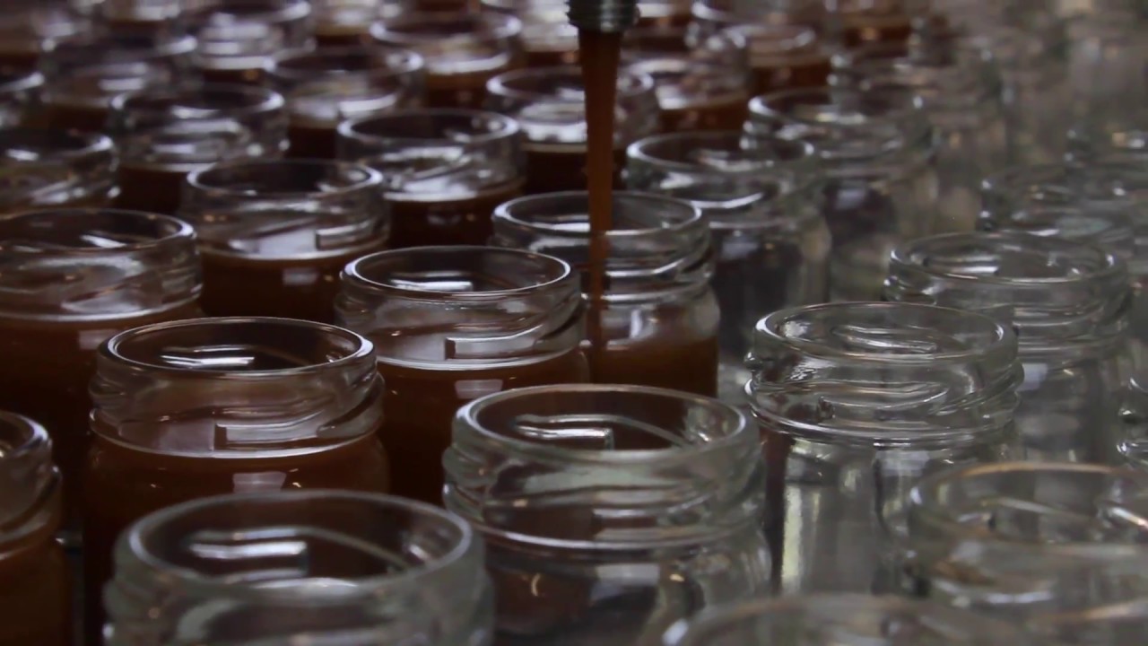 Filling Caramelicious Jars