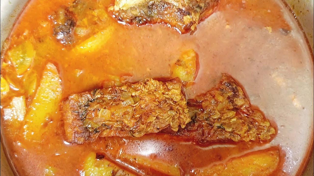  আলু দিয়ে খুবই সাধারণ ভাবে কাটা রুই মাছের ঝোল🦈🦈//Rui fish recipe 