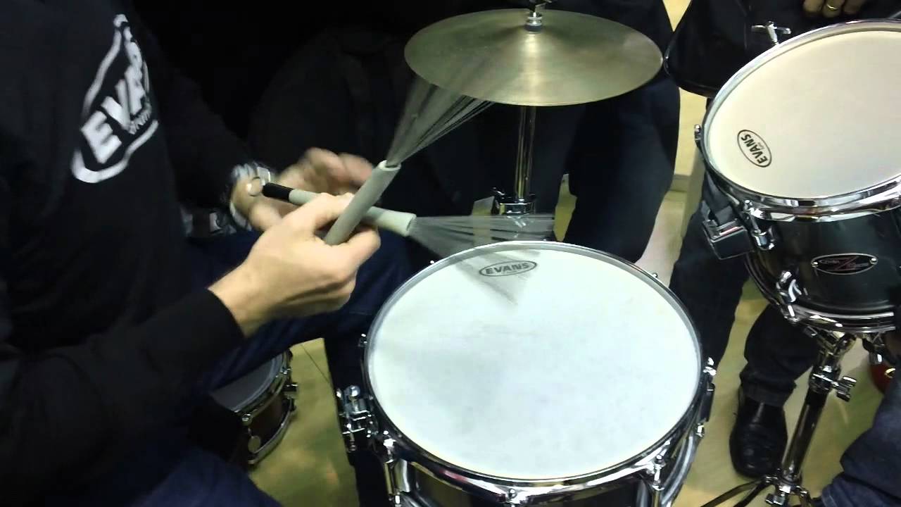 Edu Ribeiro - Expomusic 2011 - Vassouras e Condução com Baquetas