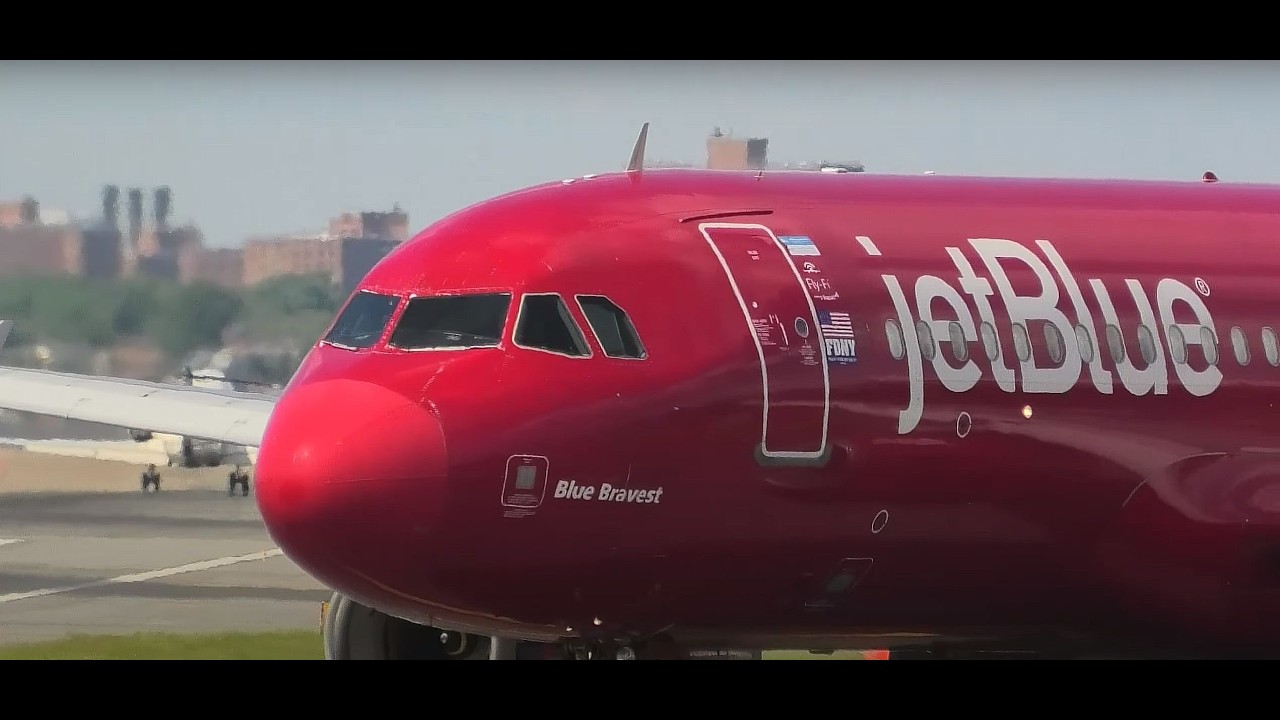 LaGuardia Airport NYC Non-Stop Saturday Night/LIVE + ATC 🌆SUNSET FINISH/ Sat. 2-28-26 *NO ADS EVER !