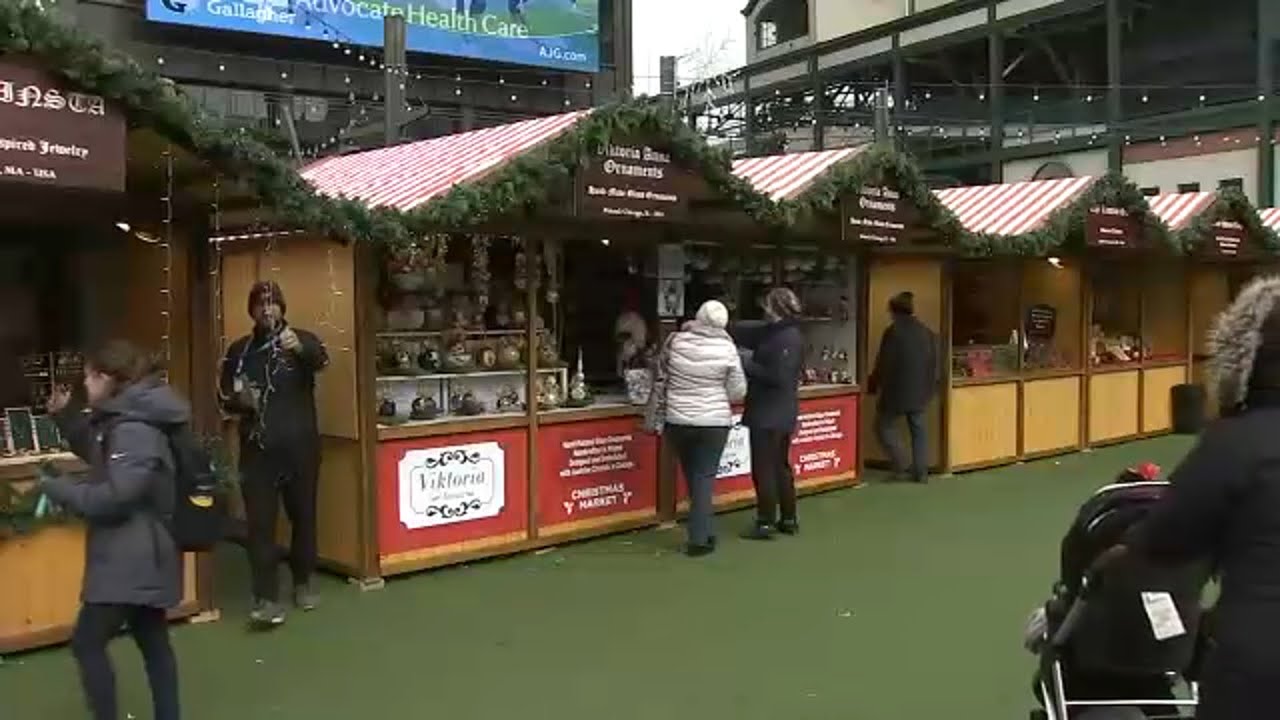 Weekend events in Chicago kick off the holiday season across the city