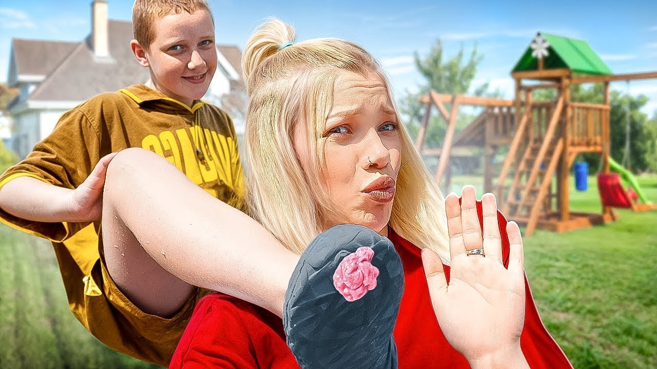 Z teenagerů se na 24 hodin staly chůvy 😱💗 Nov&aacute; v&yacute;zva pro cool &scaron;kol&aacute;ky | Caramelkins Czech