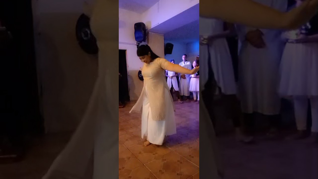 Gestante no ministério de dança