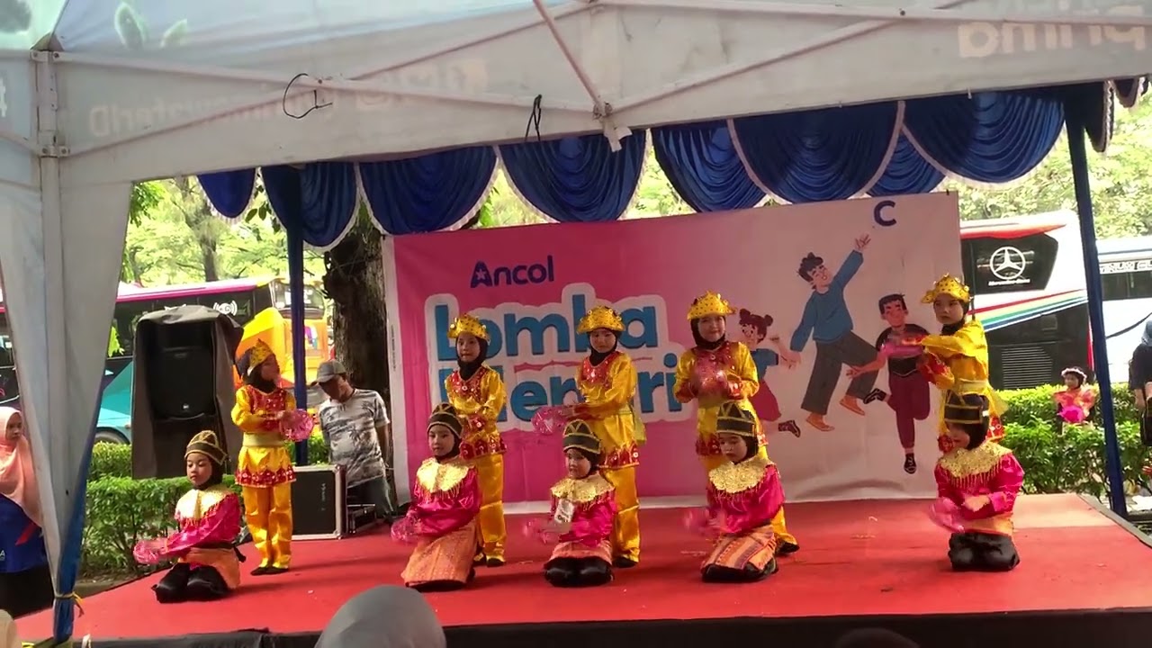 Lomba porseni menari acara di ancol bersama teman” ‘ tk r.a nurul iman
