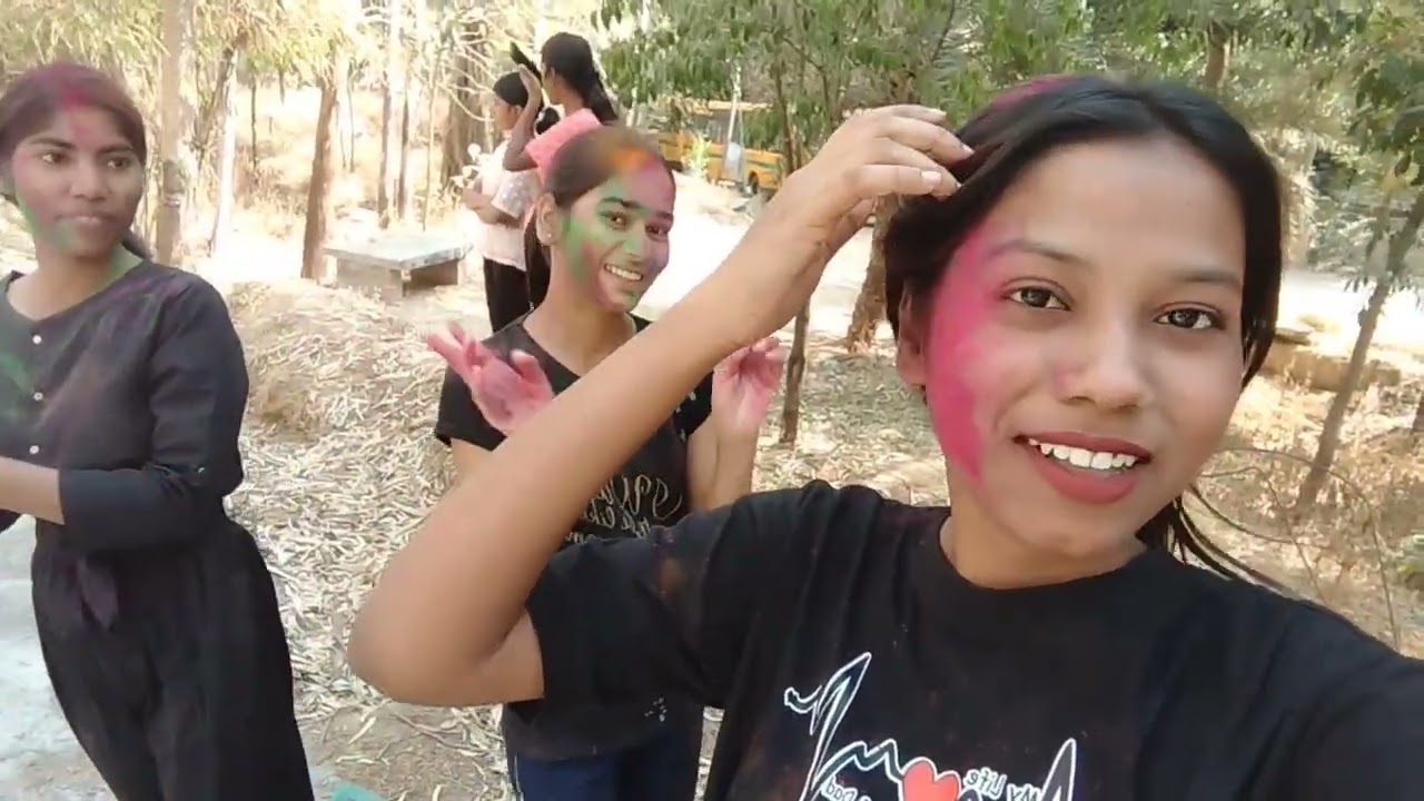 Mujhe sbne mil kr giraya🥺 h|| hostel holi celebration|| #holi #hostellife 