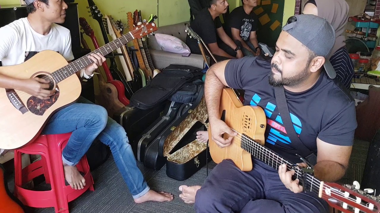 Kalau semua lagi sedih bisa dengar lagu bole kurangkan beban hutang