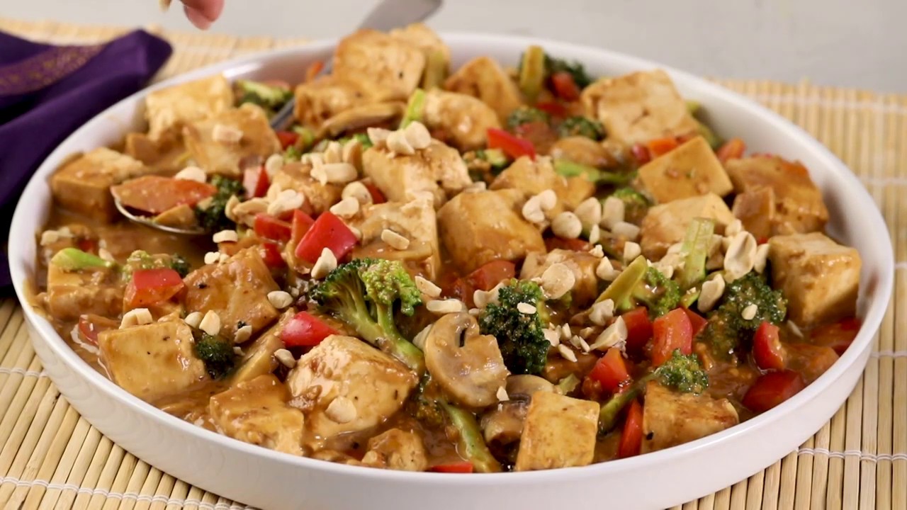 Tofu and vegetable stir fry with peanut sauce