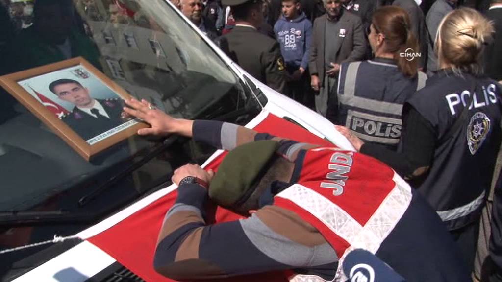 Şehit komutanı için gözyaşı döken asker yürekleri dağladı