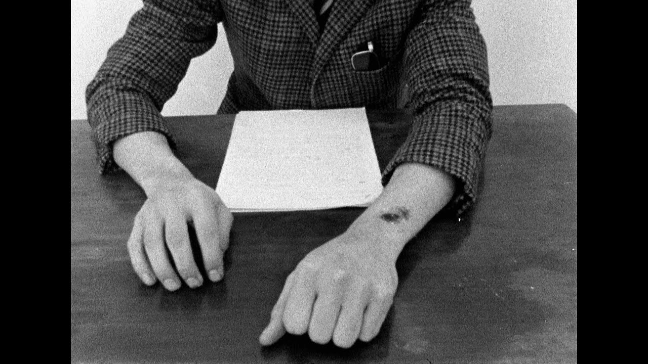 Nicht löschbares Feuer − Inextinguishable Fire − Неугасимый огонь by Harun Farocki (1969)