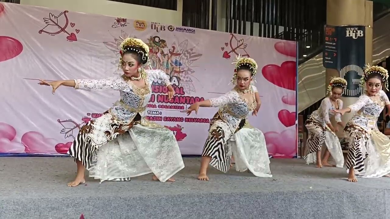 Jaipongan  Udan  Mas Putri Srikandi Wikasa ( TMII Jakarta)Koreo by Sakti WKS