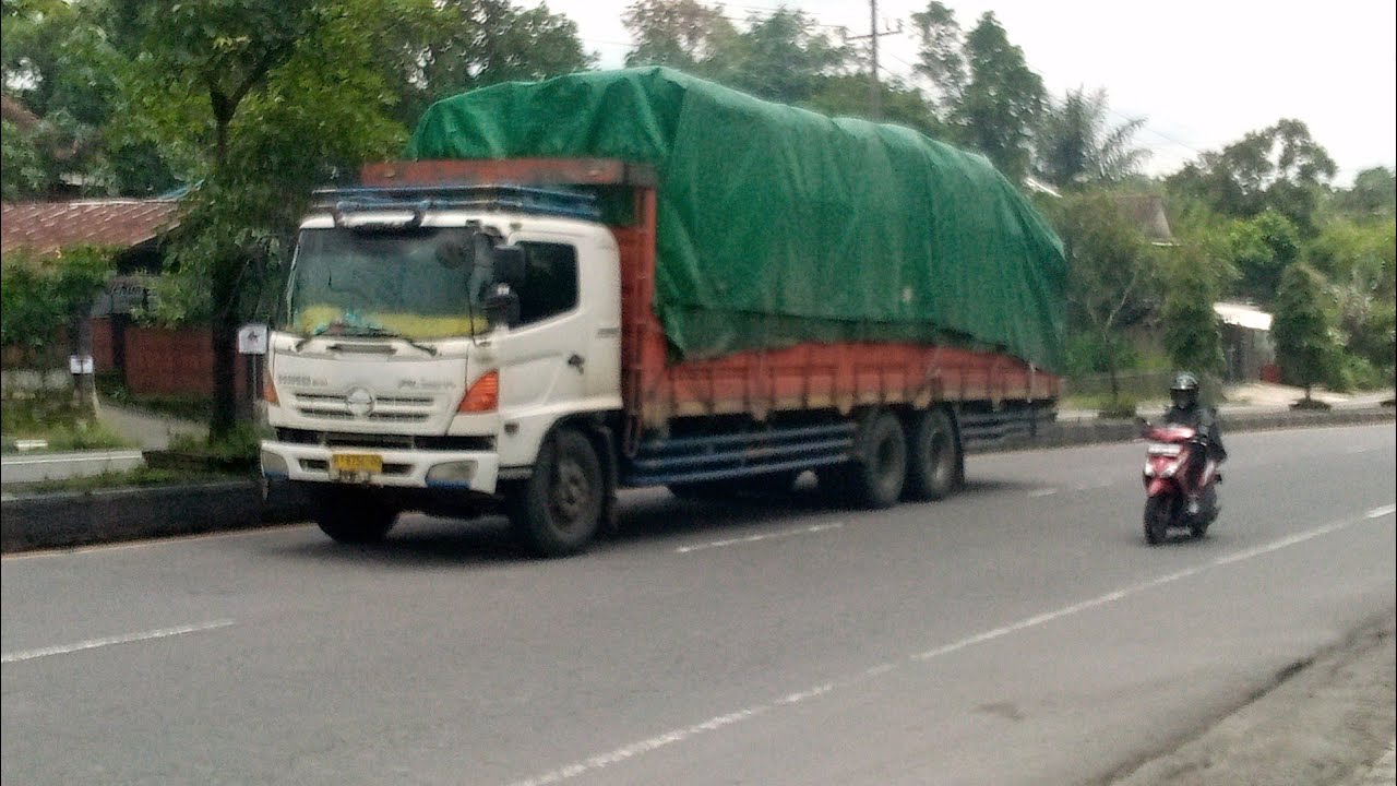 Truk tronton Hino muatanya berat !! Truk kontainer truk trailer truk wingbox truk tronton 