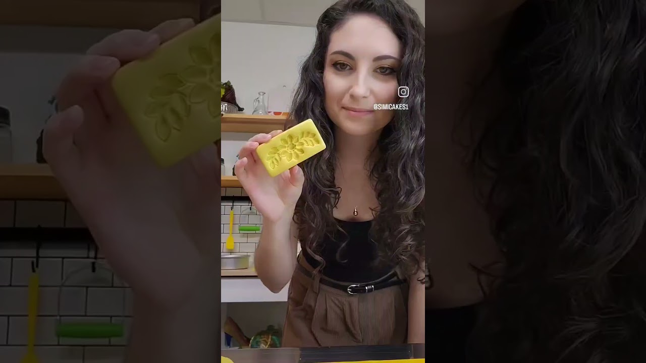 A little BTS making my Isomalt Stained Glass Faberge Egg Cookie from my FB Live Playdate! 