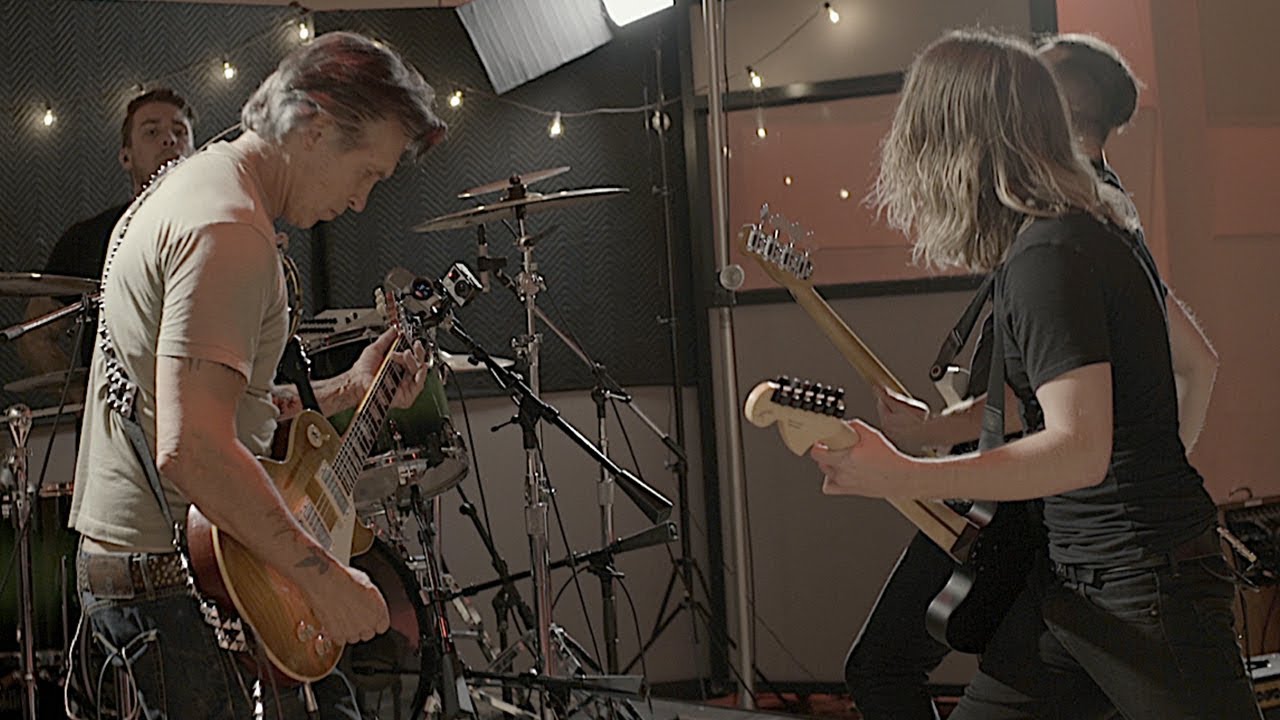 Zoviet - Sin Rastro ft. George Lynch (Live at EastWest Studios)