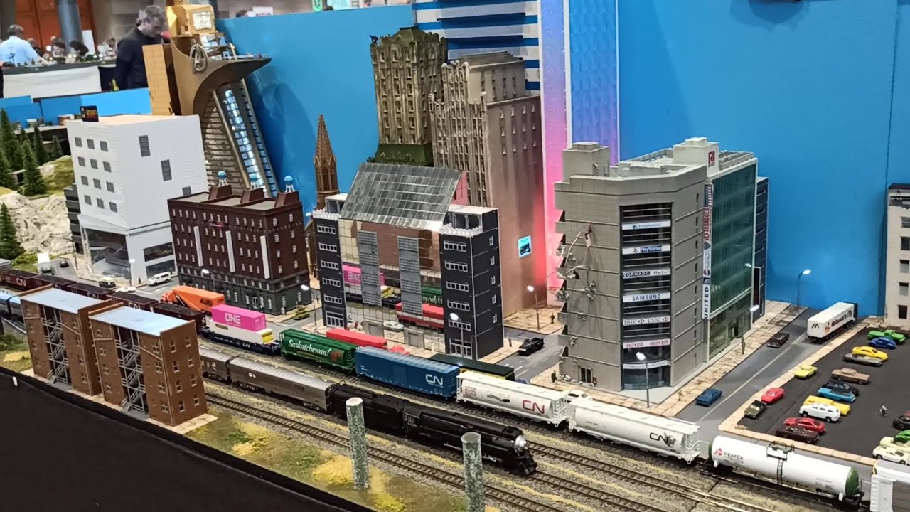 long American Trains running the layout at European N Scale Convention 2025 in Stuttgart, Germany